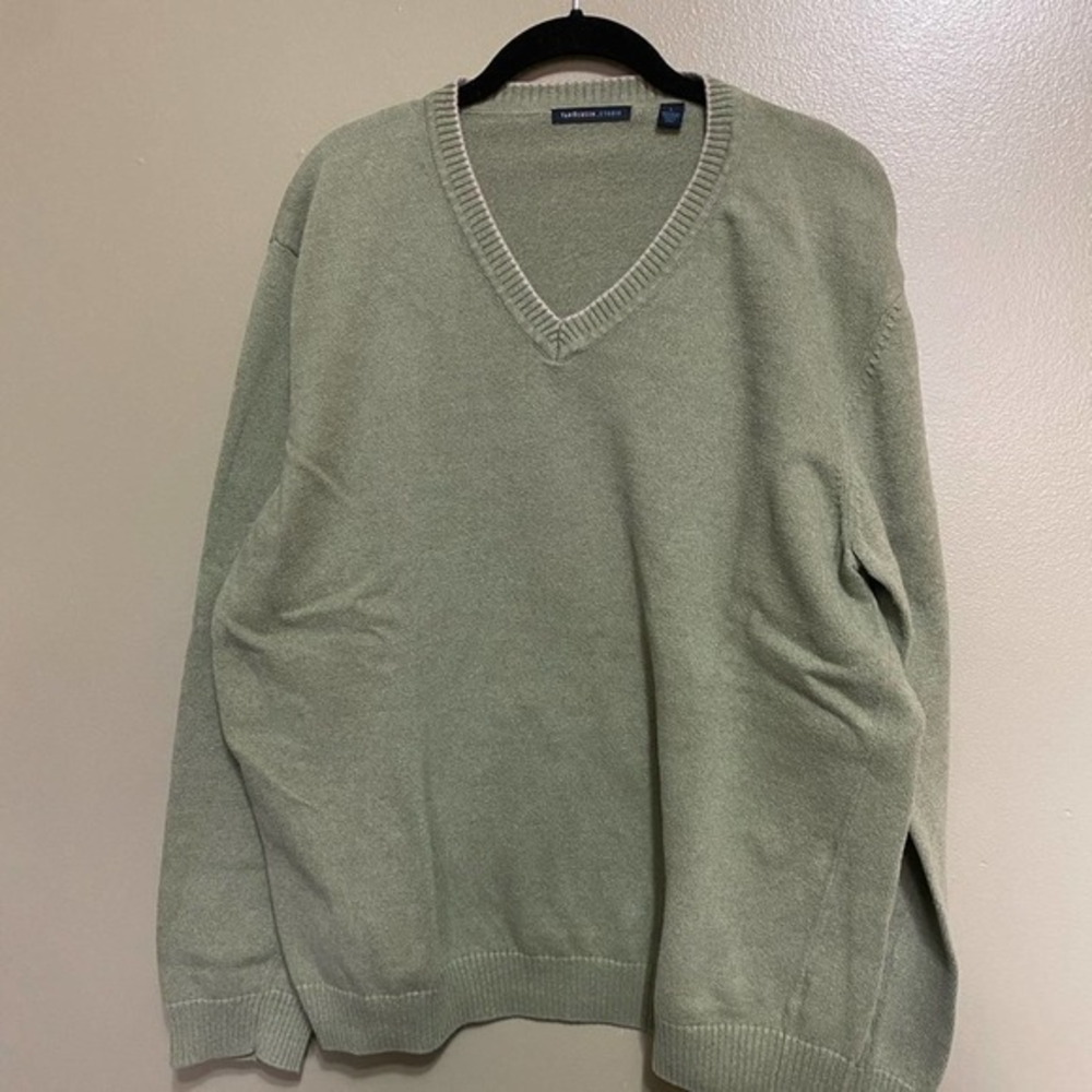 Men’s Van Heusen V‎ Neck Sweater, Size L